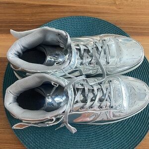 Shoes Liquid Silver" Size 11. Excellent condition. Can’t find size. Please see